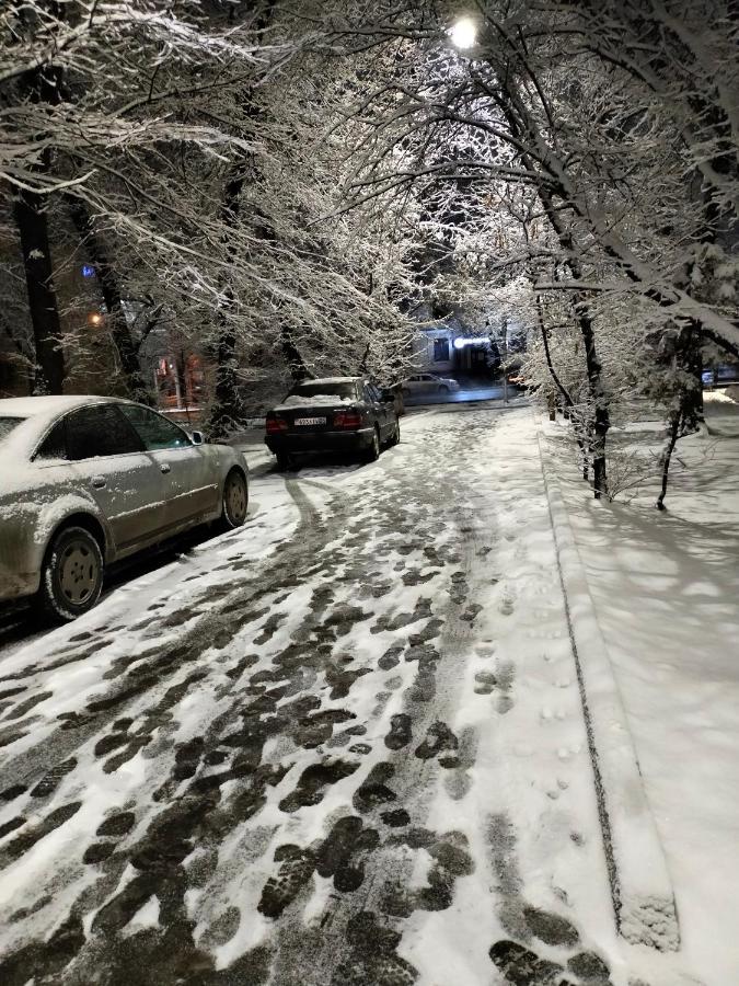 Квартира Рядом Арбата, Гоголя 92 Алматы Экстерьер фото