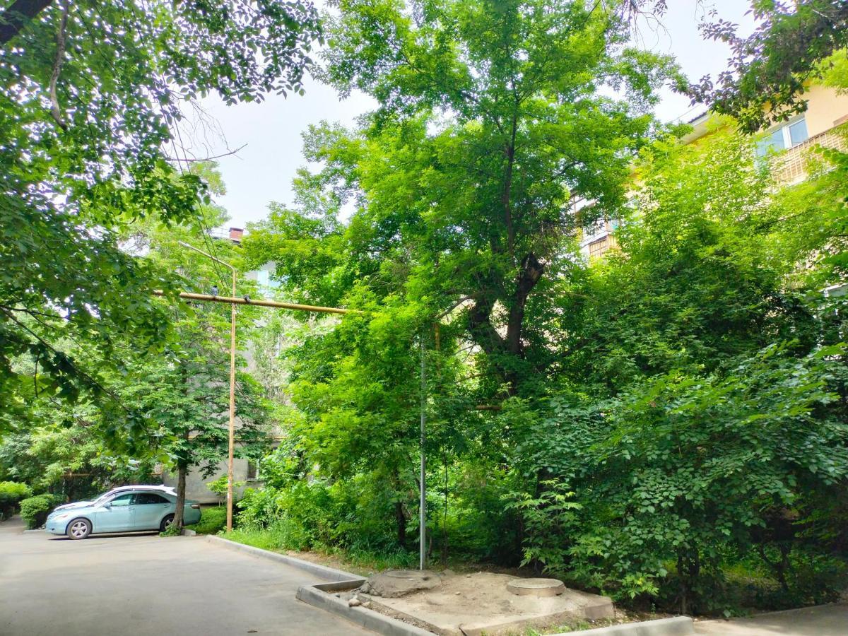 Квартира Рядом Арбата, Гоголя 92 Алматы Экстерьер фото